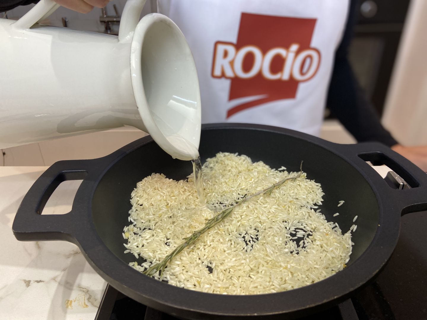 Empezamos la receta cocinando el arroz