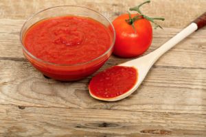 cuenco con tomate rallado